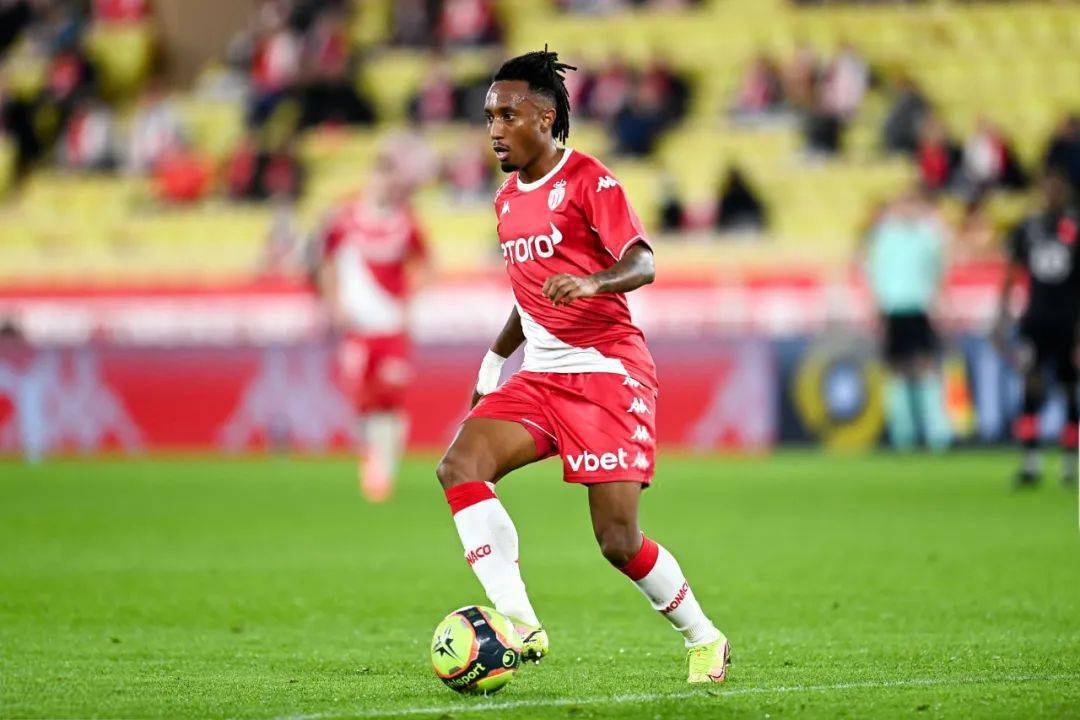 爱游戏网页离谱！风云突变俄克拉荷马雷霆今夜完成体检皇家社会围绕欧超杯造点机会，华盛顿奇才门线救险备战法国杯的简单介绍